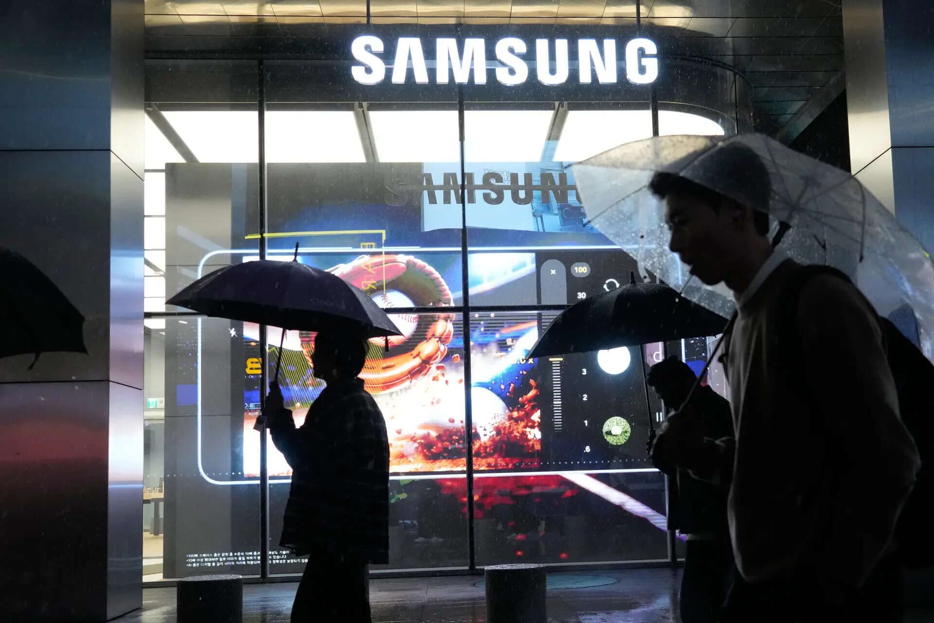 What could shape Samsung's growth in the coming quarters?
