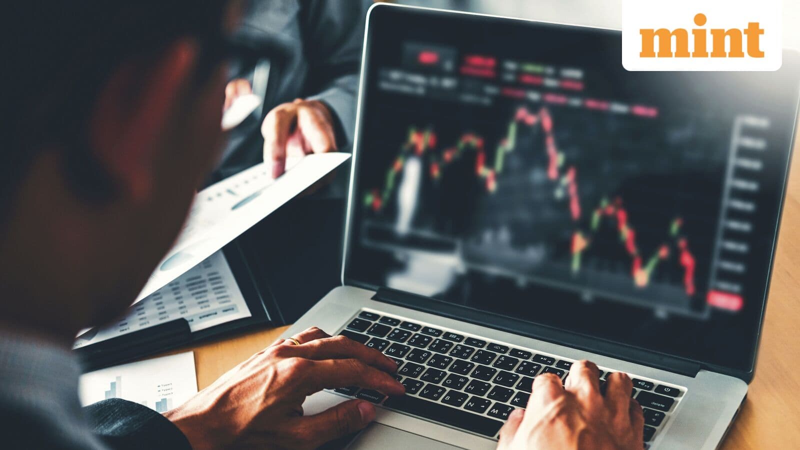 Pulse of the Street: markets log modest weekly gains, but Iran tensions keep sentiment fragile